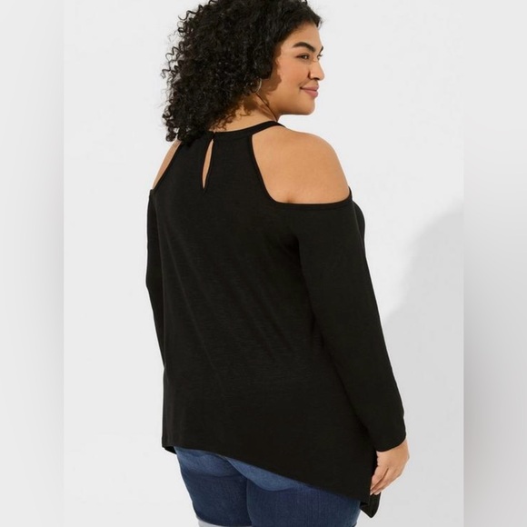 Knit Crochet Neck Cold Shoulder Sharkbite Hem Top - Picture 3 of 3